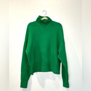 ZARA Kelly-green Turtle Neck in perfect condition!!!